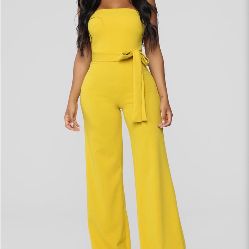 Brand new never worn Fashion Nova jumpsuit